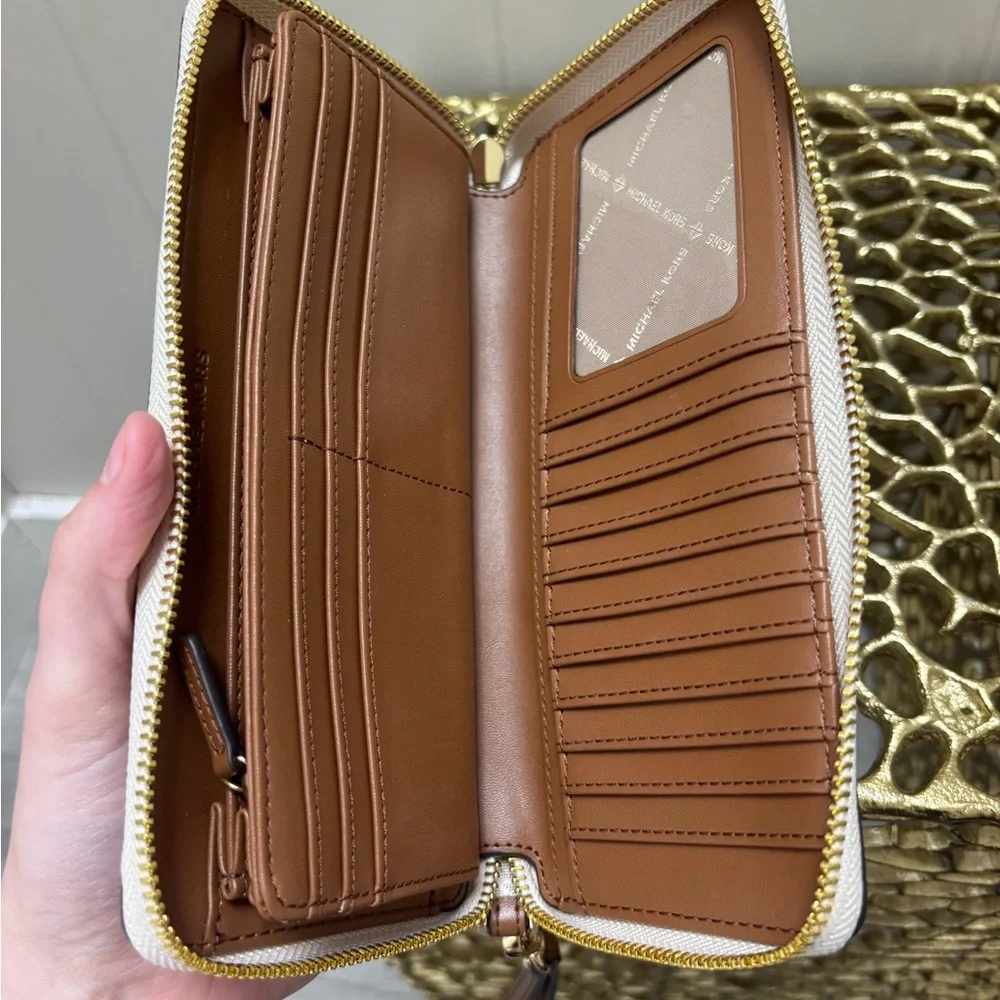 Michael Kors White Wristlet Wallet